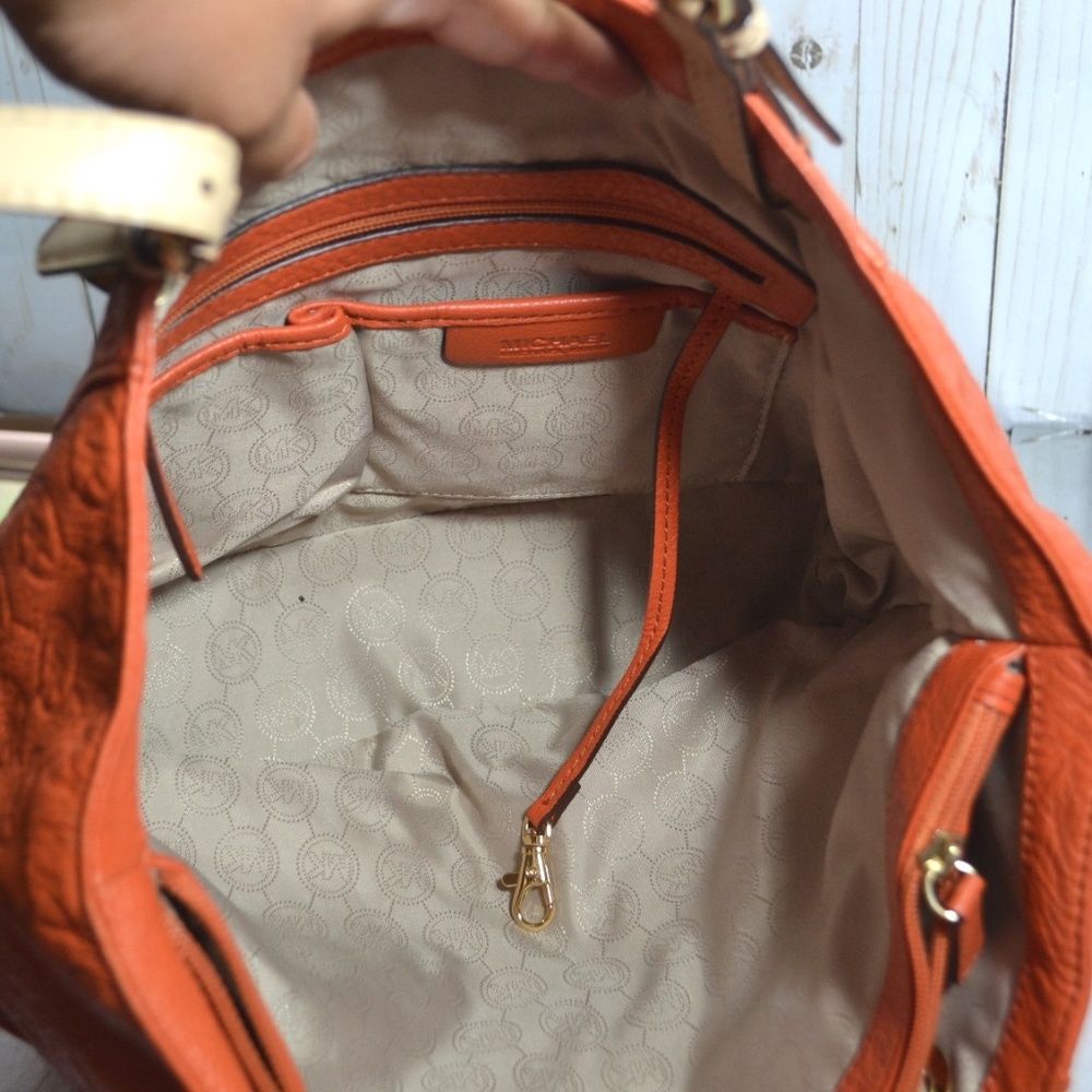 Michael Kors Jet Set East/West Leather Tote Bag - Picture 6 of 7